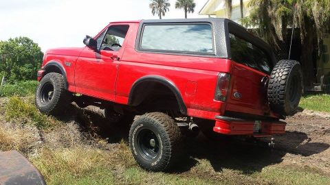 1995 Ford Bronco - This red Ford Bronco appears to be from the early to mid-1990s, not a 1995 model.