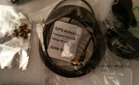 2001 Ford Excursion - A GPS antenna and mounting screws are shown, with the antenna's specifications clearly labeled.