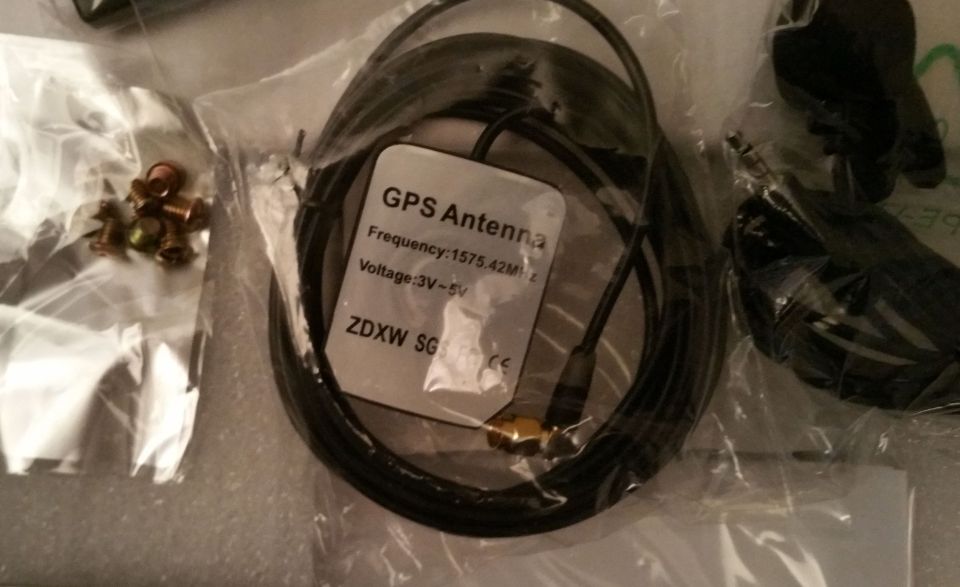 GPS antenna with frequency 1575.42MHz and voltage 3V-5V