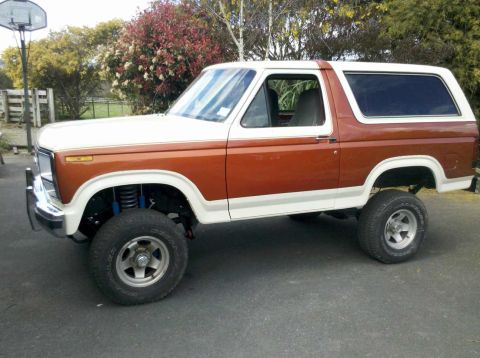 1982 Ford Bronco - This lifted Ford Bronco has a two-tone paint scheme and appears to be from the early 1980s.