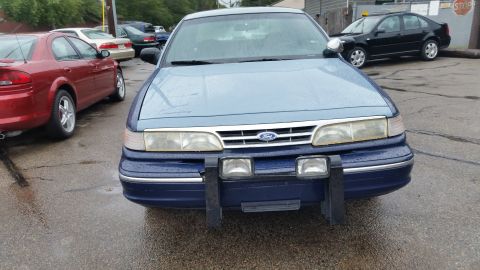 1991 Ford LTD Crown Victoria - Front view of a 1991 Ford Crown Victoria police car parked outside.
