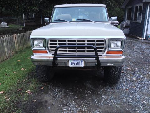 1979 Ford Bronco - Front view of a 1979 Ford Bronco with a bull bar and a Virginia license plate.
