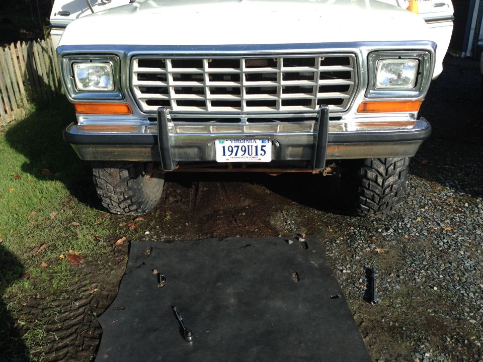 1979 Ford Bronco front view with Virginia license plate 1979U15