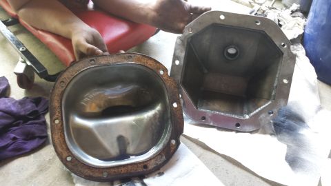 1996 Ford Bronco - stock diff and new diff cover