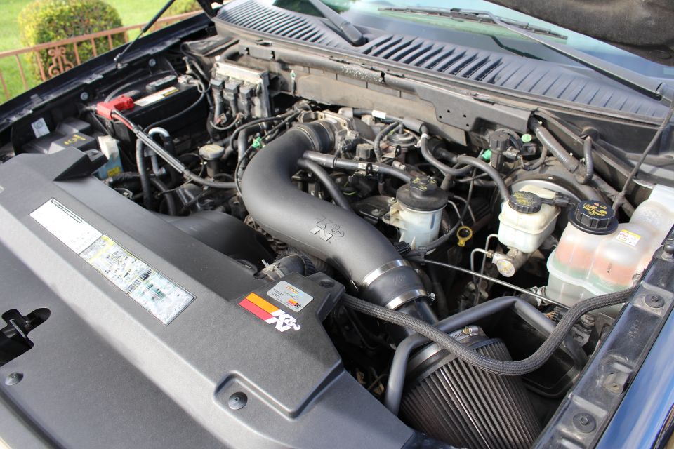 2003 Ford Expedition engine bay with K&N cold air intake.