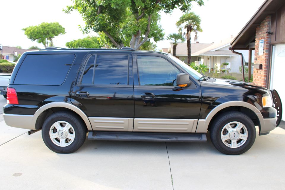 Black 2003 Ford Expedition SUV parked on a driveway.
