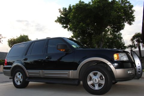 2003 Ford Expedition “TOW RIG”