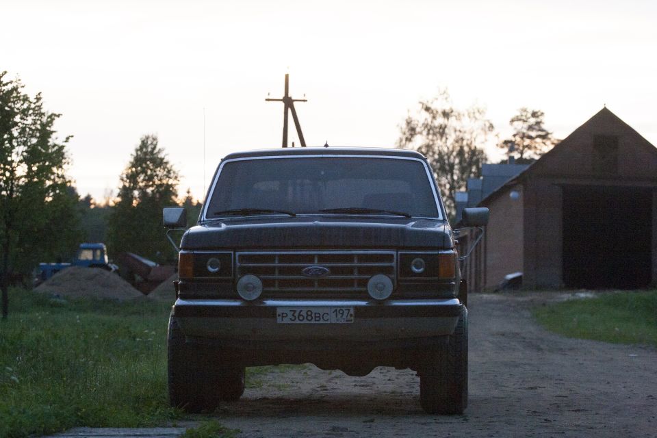 1987 Ford Bronco front view with license plate P368BC 197
