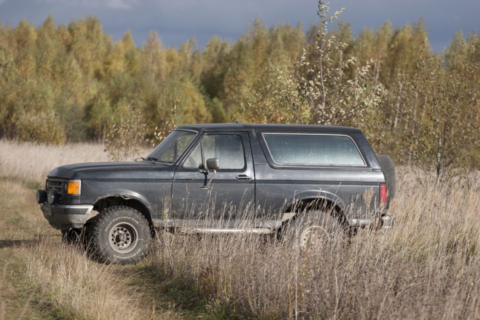 1987 Ford Bronco 3q-front view in tall grass