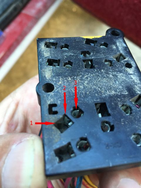 1989 Ford Bronco - Electrical connector with numbered arrows indicating pin locations.