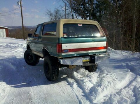 1990 Ford Bronco - This lifted 1990 Ford Bronco navigates snowy terrain, its off-road capabilities.