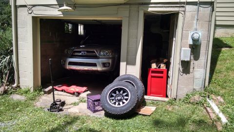 2008 Toyota 4Runner - under the knife