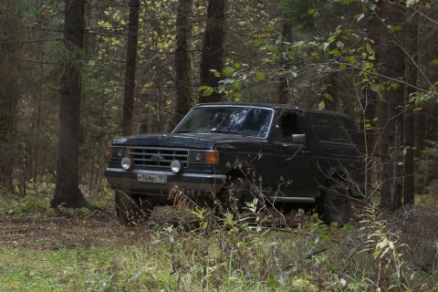 1987 Ford Bronco - This 1987 Ford Bronco navigates a wooded trail.