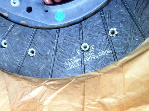 1993 Ford Taurus - Close-up of a clutch disc showing part numbers and manufacturing date.