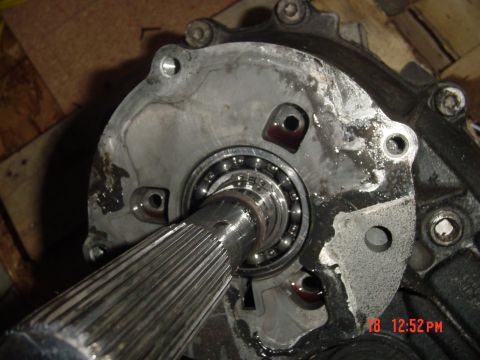 1987 Ford Bronco - worm gear and c-clip removed, just remove the clip right infront of the bearing and then you can reomve the rest of the cover.