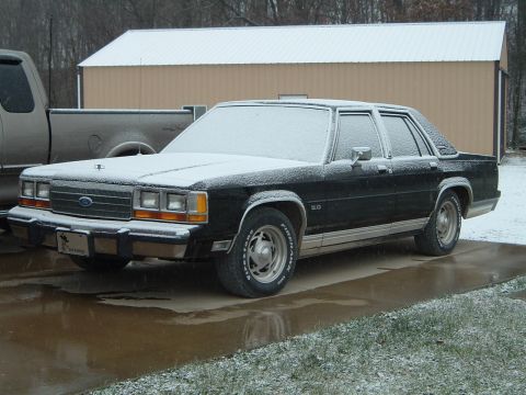 1989 Ford Crown Victoria LTD - LTD In Snow