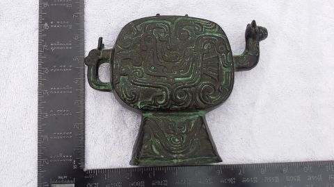 2007 Subaru Impreza - This is a bronze ritual vessel, not a 2007 Subaru Impreza.