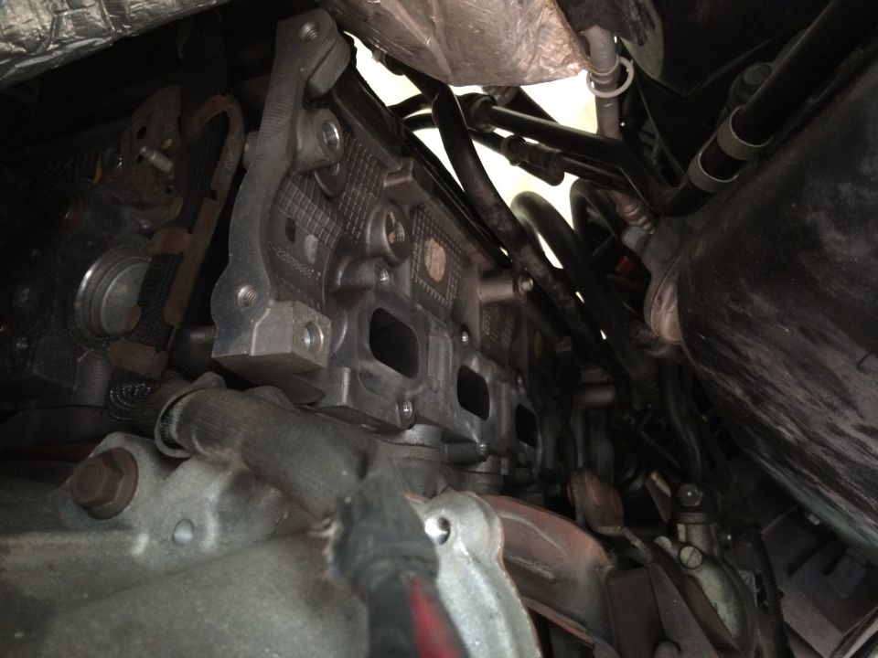 Engine exhaust manifold with intake ports