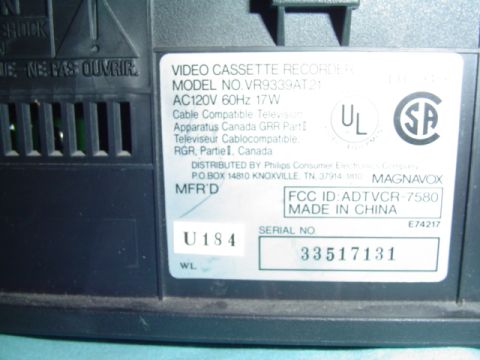 1999 Ford Taurus - This label details a Magnavox VCR, model VR9339AT21, manufactured in China with serial number 33517131.