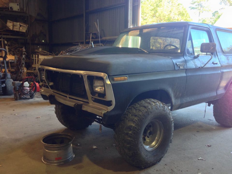 1979 Ford Bronco 3q-front view, dark color, custom hood scoop, large tires