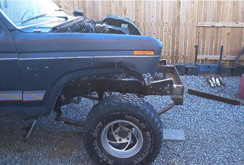 1986 Ford Bronco - Here's a mock up of how I think things will line up. I just hung the body clip on and set the tire where the center pin is at. With the axe…