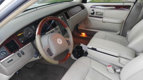 2004 Lincoln Town Car