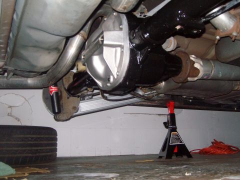 2004 Ford Crown Victoria - Top coat on. Now waiting on install of swaybars. Then next week finish the rest of the axle.