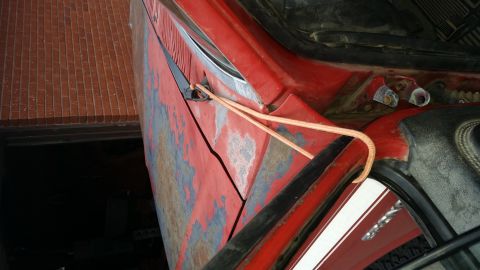 1981 Ford Bronco - Strapping the door to the windshield wiper greatly helped keep it in place.
