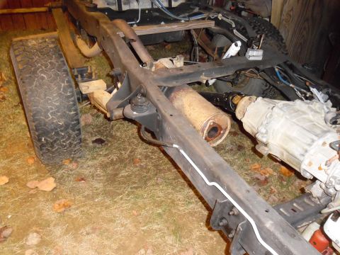 1993 Ford Bronco - To set the flange on this truck's new Y-pipe, I borrowed the original '96 Bronco muffler from my '83. [url=http://www.supermotors.net/vehic…