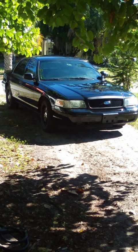 2006 Ford Crown Victoria “policeinterceptor”