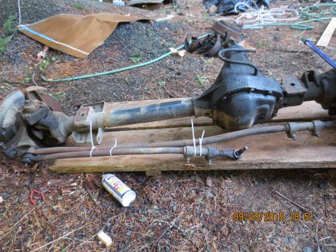 1986 Ford Bronco - This axle has clearly seen better days... everything was rusted together.