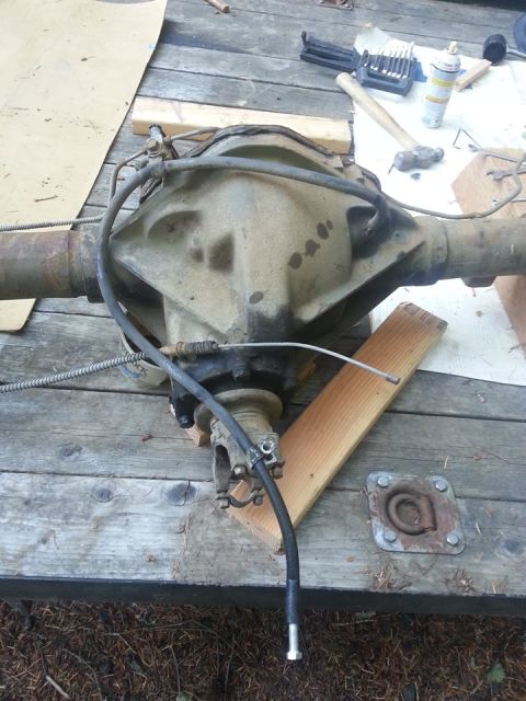 1986 Ford Bronco - old style strap yoke. Since the straps are one of the downfalls to these axles, I ordered a U bolt style from summit. better design, and ea…