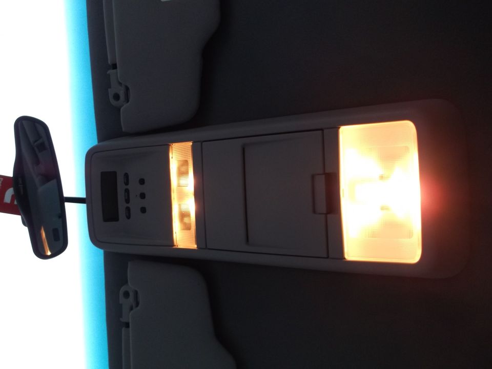 overhead console with lights and rearview mirror