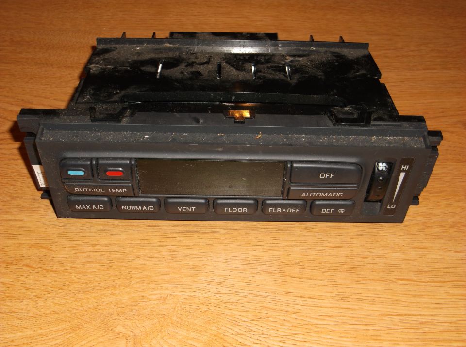 Car climate control unit with buttons and digital display