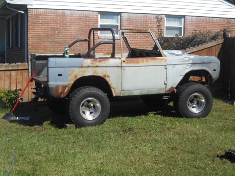 1972 Ford Bronco - This 1972 Ford Bronco shows significant rust and is in need of restoration, with a roll cage installed.