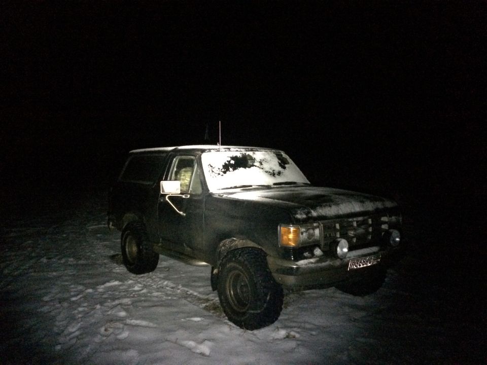 1987 Ford Bronco in snow at night, 3q-front view