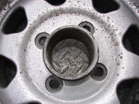 1973 Ford Ranchero - The center of a wheel shows a diamond plate pattern within the hub assembly.