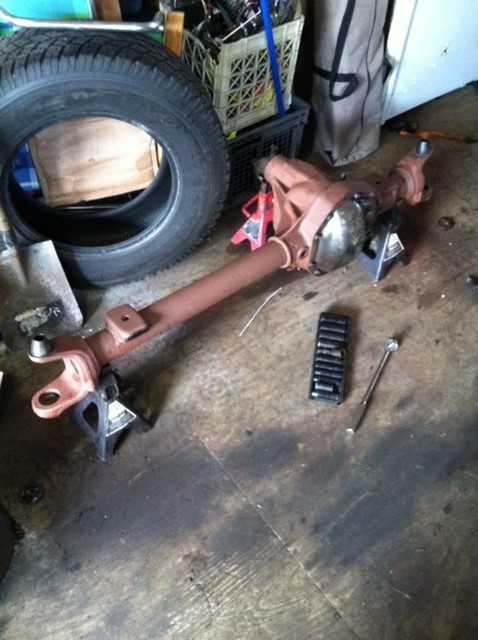 1995 Ford F-150 - Tearing down the dana 60
