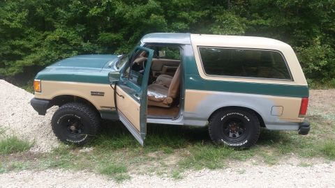 1989 Ford Bronco photo