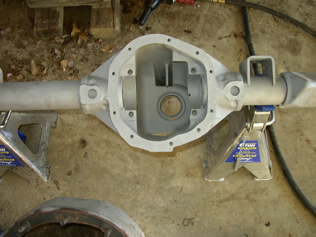 Differential housing on jack stands