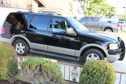 2003 Ford Expedition “TOW RIG”