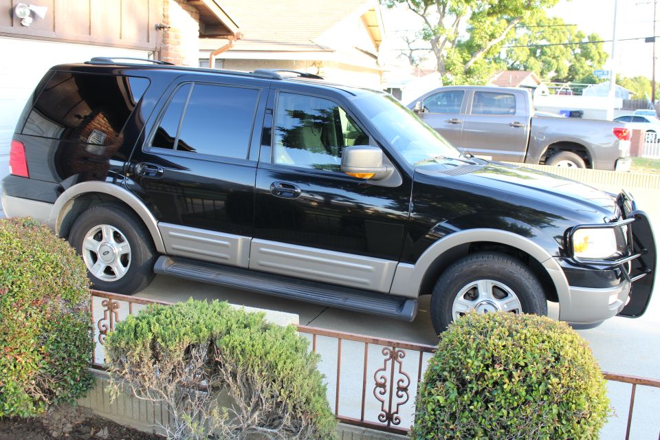 Black 2003 Ford Expedition SUV parked in a driveway.