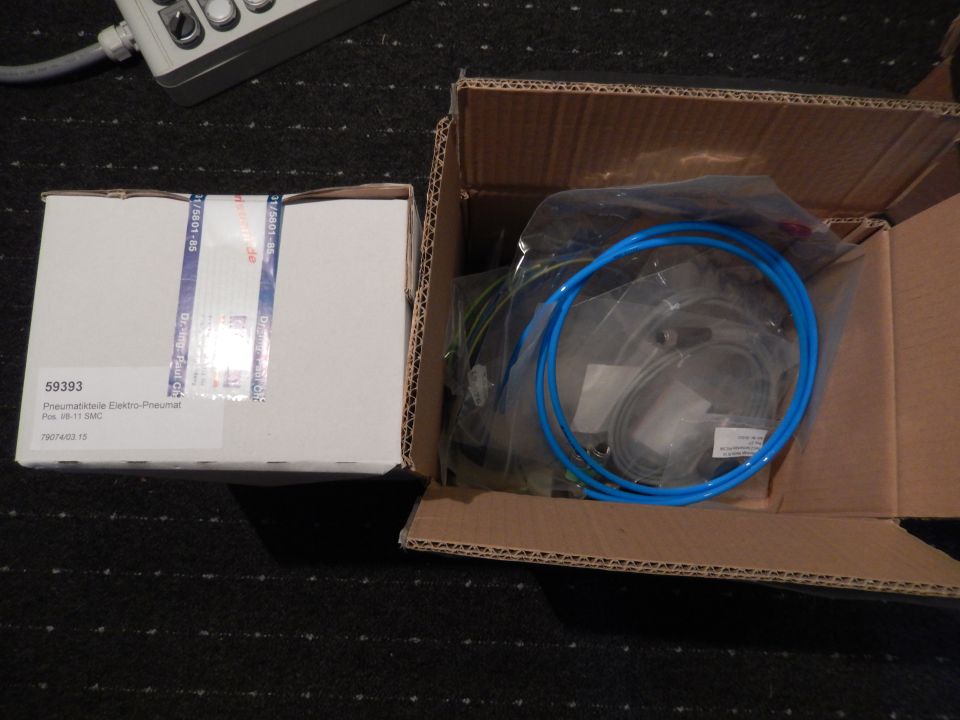 Box with pneumatic parts