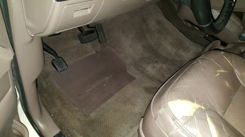 1995 Ford Bronco - Dirty and torn seat covers.