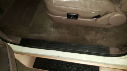 1995 Ford Bronco - Shampoo is next on the list!