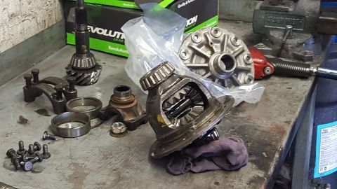 1995 Ford Bronco - New Dana 44 gear housing with 4.56 gears and the original with 3.55 gears