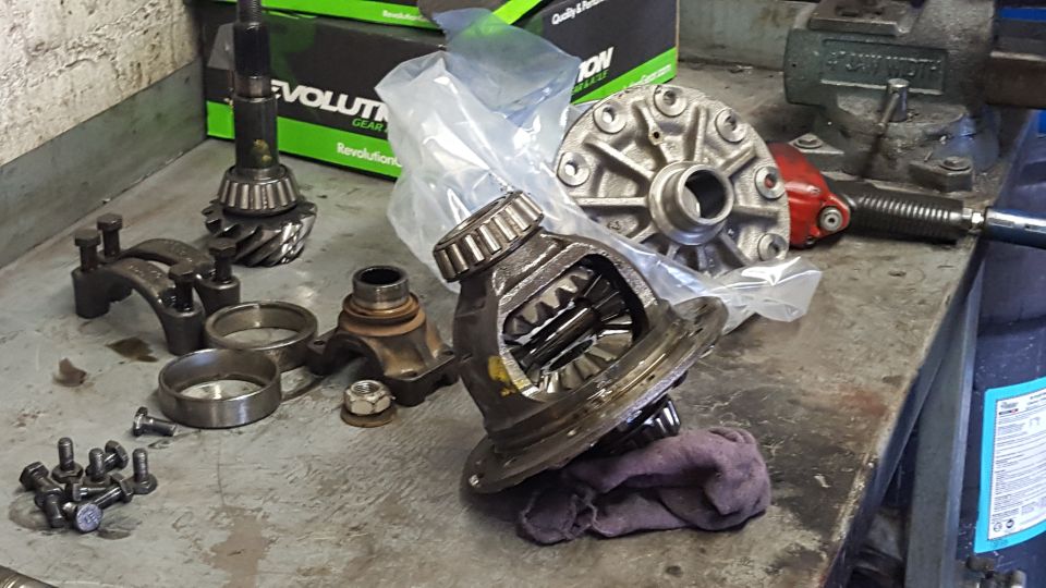 New Dana 44 gear housing with 4.56 gears and the original with 3.55 gears