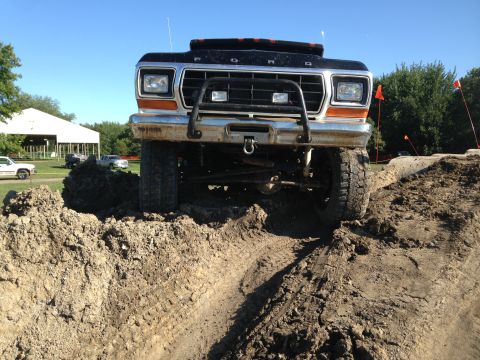 1979 Ford Bronco - Ford Bronco navigates an off-road course with a bull bar and lifted suspension.