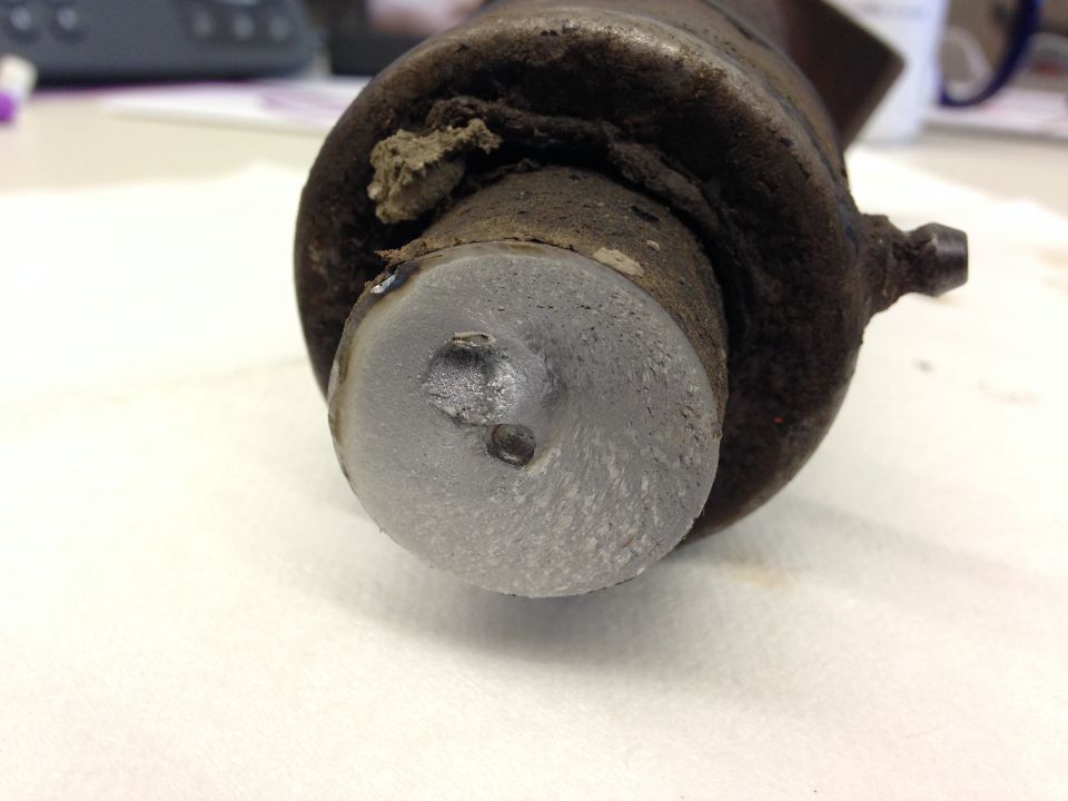 Brake wheel cylinder with worn piston and housing