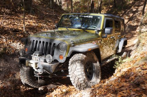 1979 Ford Bronco - Jeep Wrangler navigates a challenging off-road trail during autumn, with "SUPER MOTORS" watermark visible.